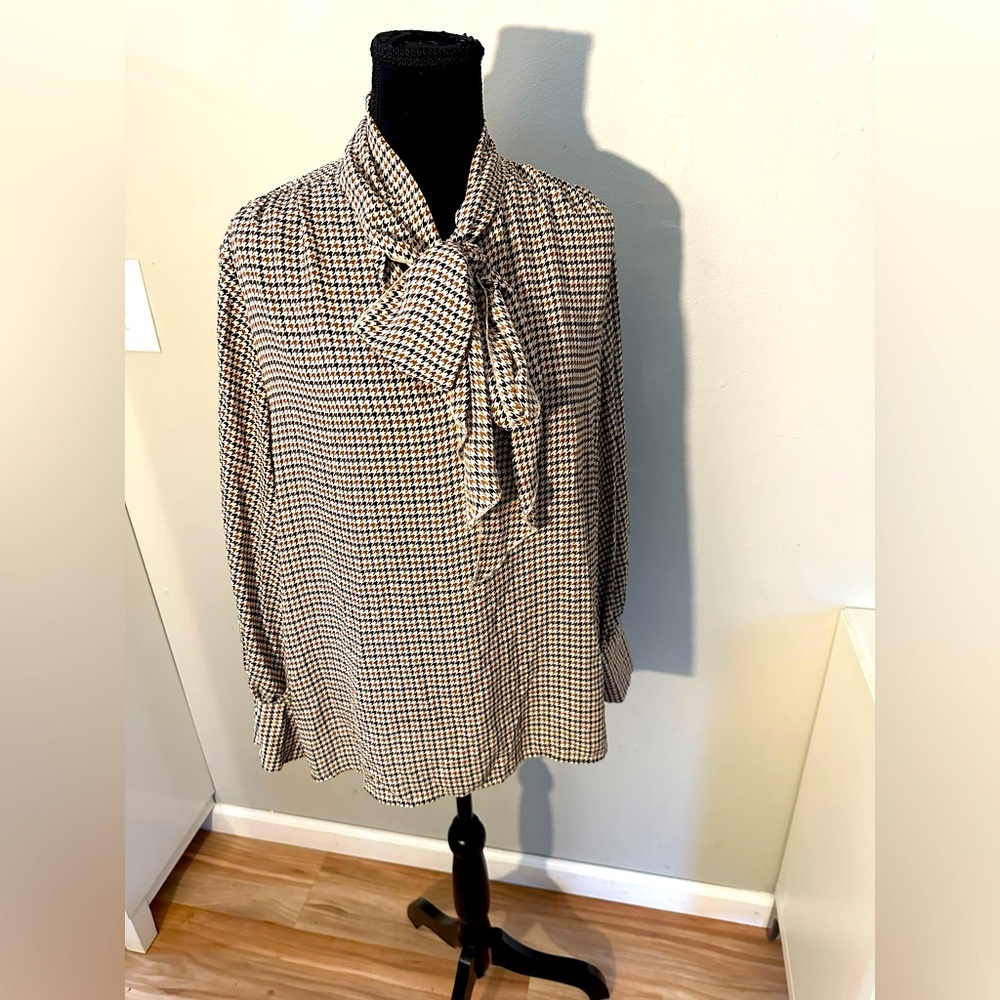 WHO WHAT WEAR. Brown, black and natural HOUNDSTOOTH tie neck long sleeve top XXL